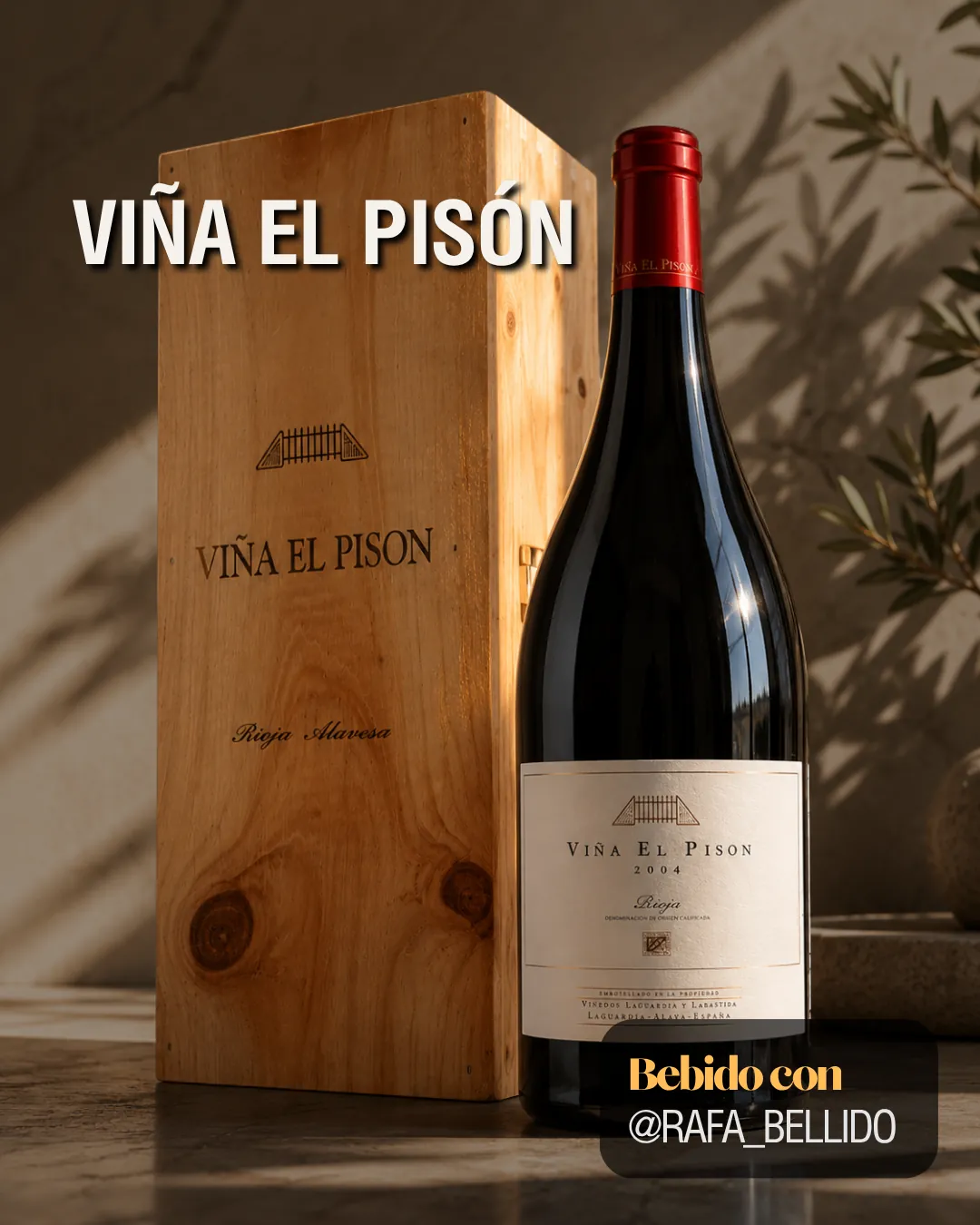 Botella de vino tinto de Rioja Alavesa Viña El Pisón 2004 junto a su caja de madera original, recomendada por Rafa Bellido